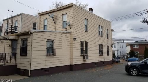 482 Delavan Ave, Newark NJ  07107-1919 exterior