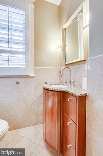 1835 Phelps Pl, Washington DC 20008-1851 exterior