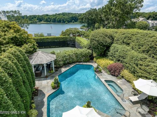 33 Byram Dr, Greenwich CT 06830-7066 exterior