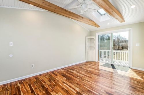 12 Monroe St, North Haven CT 06473-1813 exterior