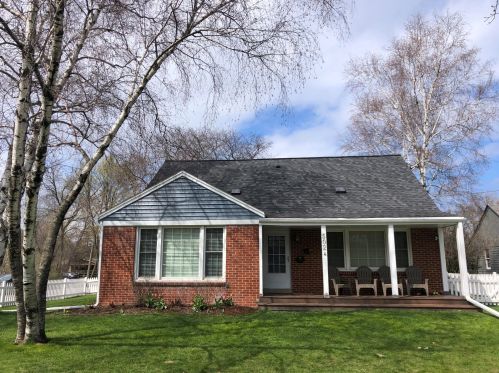 502 Calumet Rd, Milwaukee, WI 53217-3468