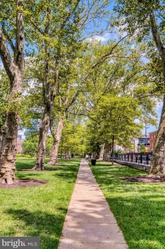 800 Admirals Way, Philadelphia PA 19146-5231 exterior