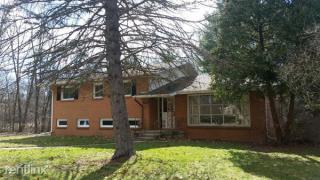1763 Derbyshire St, Grand Rapids, MI 49508-2524
