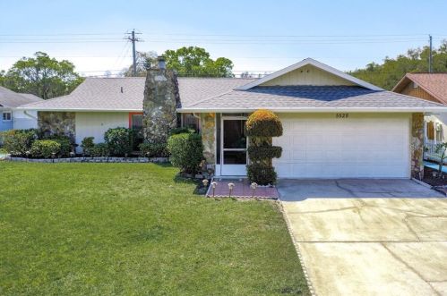 5528 Fulmar Dr, Tampa, FL 33625-1952