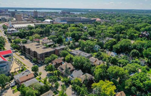 1915 University Ave, Madison WI 53726-3918 exterior