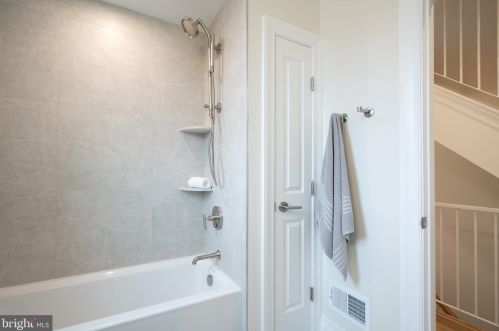 516 21 St, Philadelphia PA 19130-1401 exterior