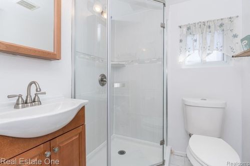 2475 Culbertson Ave, Rochester MI 48307-4610 exterior