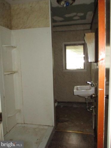 1144 Walnut St, Chester PA 19013-6135 exterior