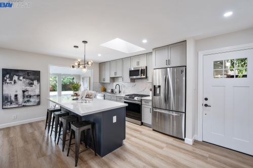 1143 Carey Dr, Concord CA 94520-4337 exterior