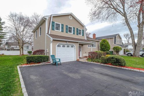 4 Cypress Ct, Edison, NJ 08820-1251