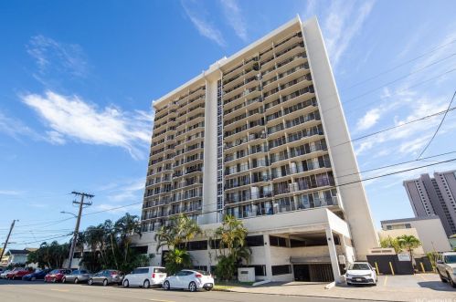 2121 Algaroba St, Honolulu HI  96826-2708 exterior