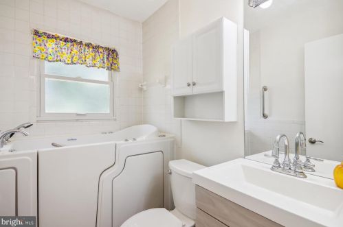 1904 Lewis Ave, Rockville MD 20851-2330 exterior