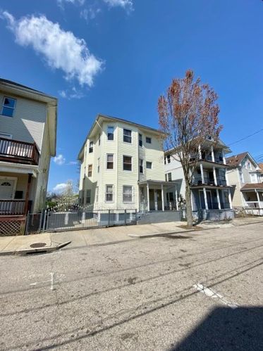 28 Osborn St, Providence, RI 02908-3613