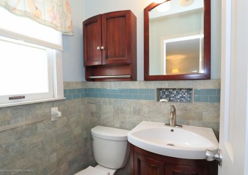 21 Dover Ave, Lavallette NJ 08735-2704 exterior