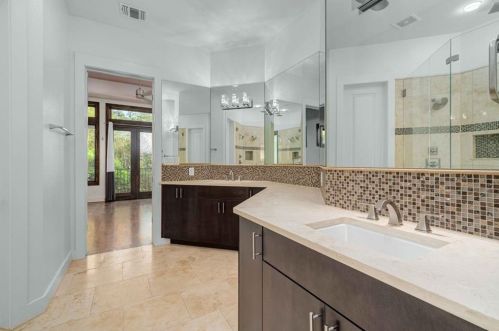 810 Christopher St, Austin TX 78704-1619 exterior