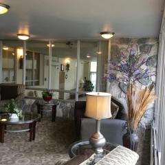 600 9th Ave, Seattle WA  98109-4720 exterior