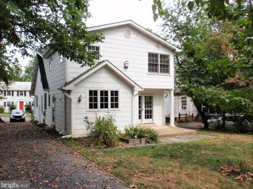 818 25th St, Arlington VA  22202-2431 exterior