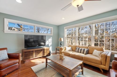 6215 Leona Ave, Chicago IL 60646-4811 exterior