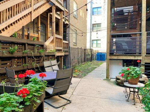 1609 Estes Ave, Chicago IL  60626-3784 exterior