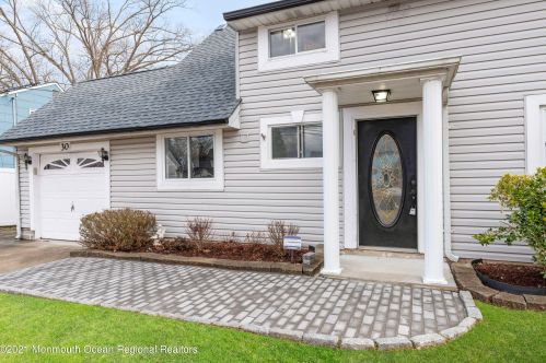 30 Southwood Dr, Old Bridge, NJ 08857-1452