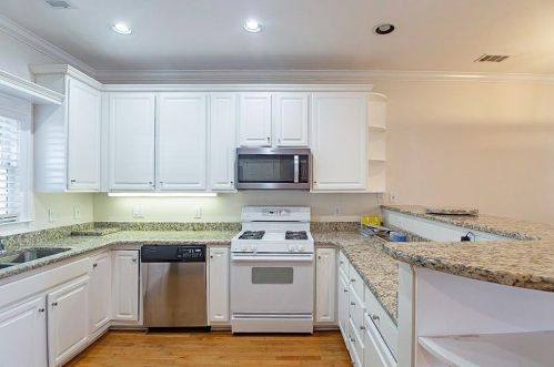 8610 Hope Mews Ct, Atlanta, GA 30350-2960