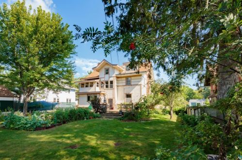 2033 Woodland Ave, Duluth MN 55803-2467 exterior