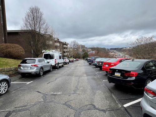 4204 Charlemagne Cir, Pittsburgh PA  15237-2912 exterior