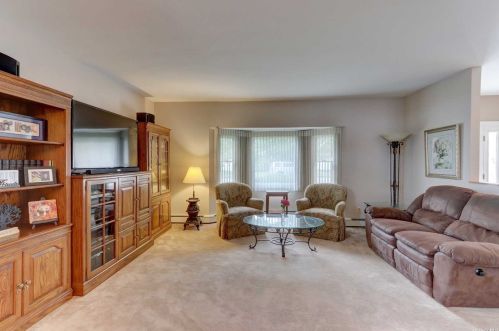 1281 America Ave, Babylon NY 11704-4037 exterior