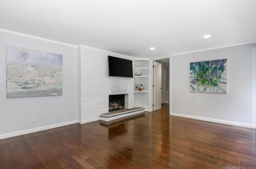 43 Heather Ln, Wilton CT 06897-4129 exterior