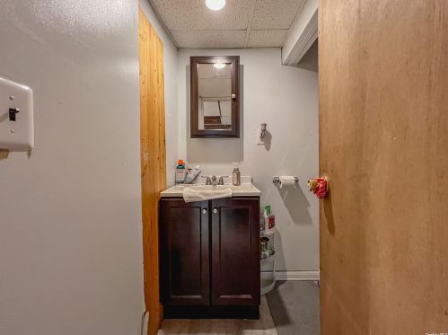 611 Bermuda Rd, Babylon NY 11704-7428 exterior