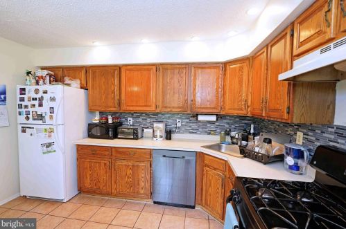 46 Lehavre Ct, Trenton NJ  08619-4723 exterior