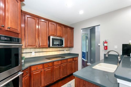 82 Henning Ter, Parsippany NJ 07834-3716 exterior