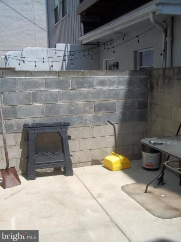 1235 2nd St, Philadelphia PA 19122-3324 exterior