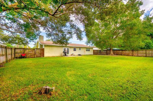 6003 Spruce Dr, Fort Pierce FL exterior