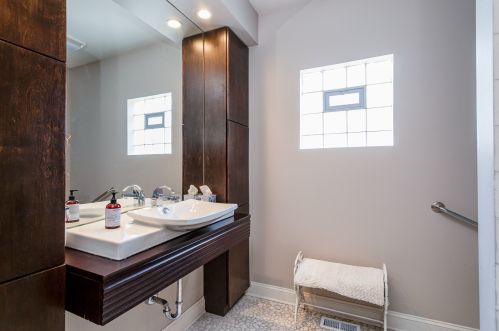 5330 Winnemac Ave, Chicago IL 60706-3407 exterior