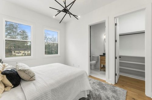 2020 Cambridge Ave, Atlanta GA 30337-1816 exterior