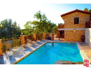 3290 Tareco Dr, Los Angeles CA  90068-1526 exterior