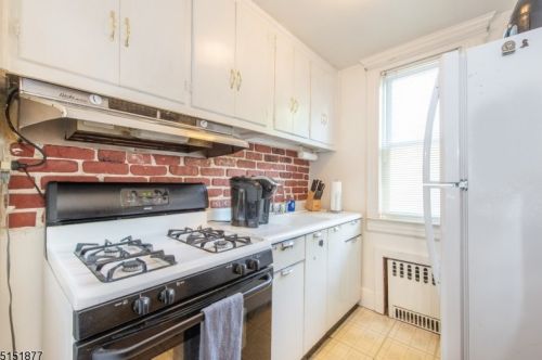 20 Sindle Ave, West Paterson NJ 07424-1650 exterior