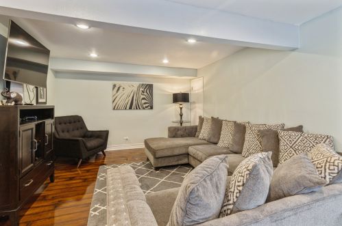 7616 Lawrence Ave, Chicago, IL 60706-3445