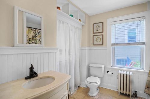 8 Broadview Ter, Norwalk CT 06851-3907 exterior