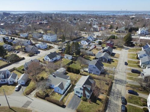 65 Phelps Rd, Middletown RI 02842-5448 exterior