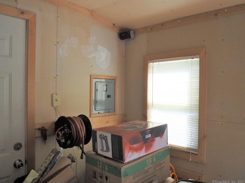 94 Hawthorne St, Manchester CT 06042-3021 exterior