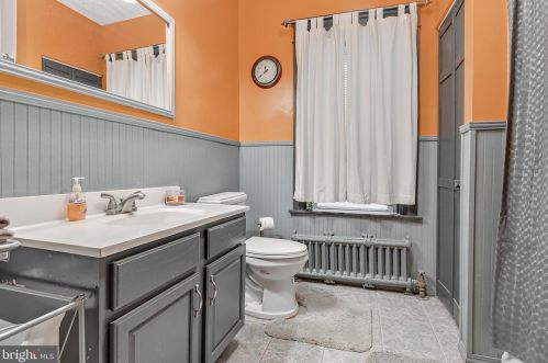 373 High St, Hanover PA 17331-3922 exterior