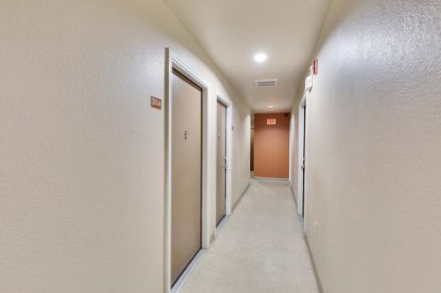 908 21st St, Austin TX 78705-5404 exterior