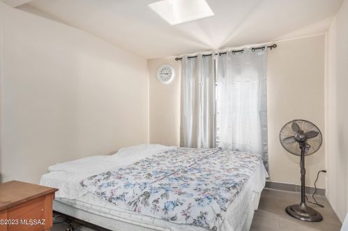 6742 Hawk Dr, Tucson AZ 85730-3247 exterior