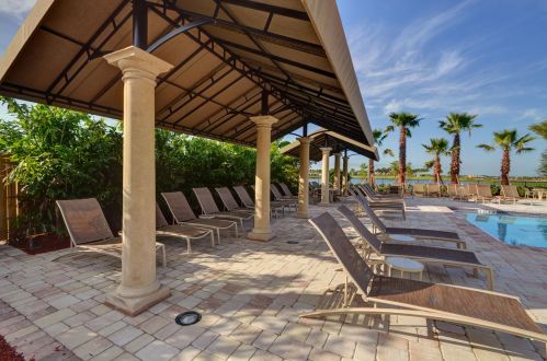 9521 Royal Poinciana Dr, Fort Pierce FL 34987-2514 exterior