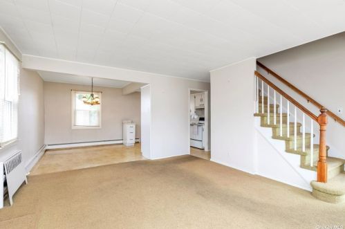 127 Berry St, Valley Stream NY 11580-3422 exterior