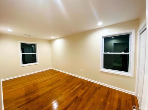 42 Park Ave, Iselin NJ 08830-2242 exterior