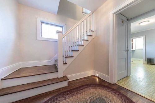 54 Argyle St, Valley Stream, NY 11580-4311