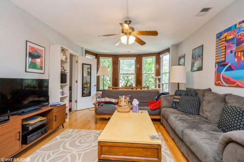 1333 Roscoe St, Chicago IL 60657-6782 exterior